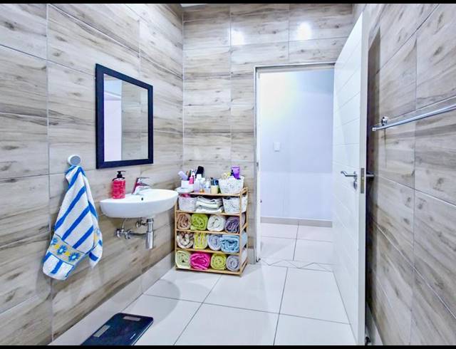 1 BEDROOM APARTMENT FOR SALE IN UMHLANGA RIDGE